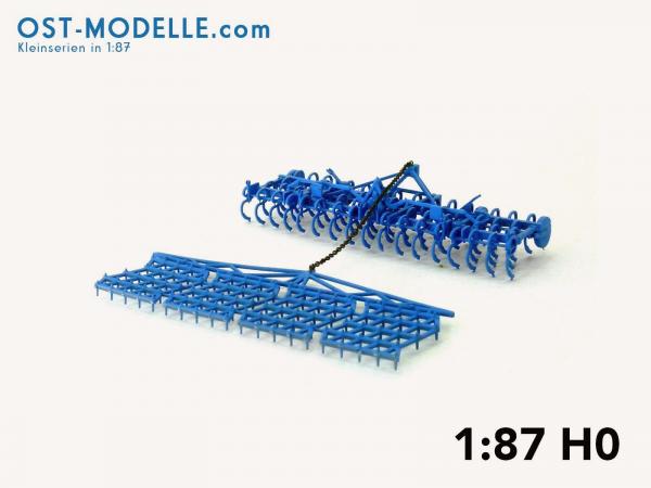 Fortschritt Feingrubber B231 + Ackeregge schwer B324 Arbeitsstellung blau